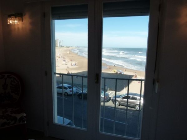 Departamento en alquiler frente a playa brava